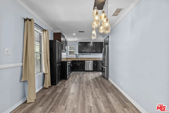 7048 Zelzah Avenue, Los Angeles, California 91335