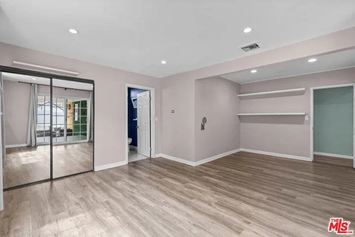 7048 Zelzah Avenue, Los Angeles, California 91335