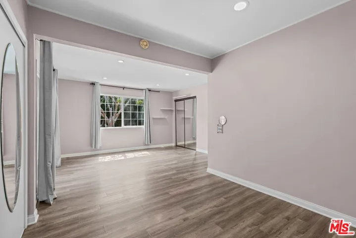 7048 Zelzah Avenue, Los Angeles, California 91335