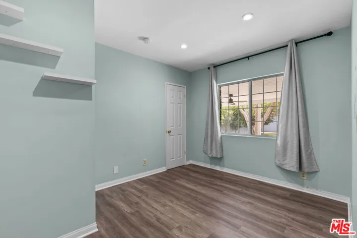 7048 Zelzah Avenue, Los Angeles, California 91335
