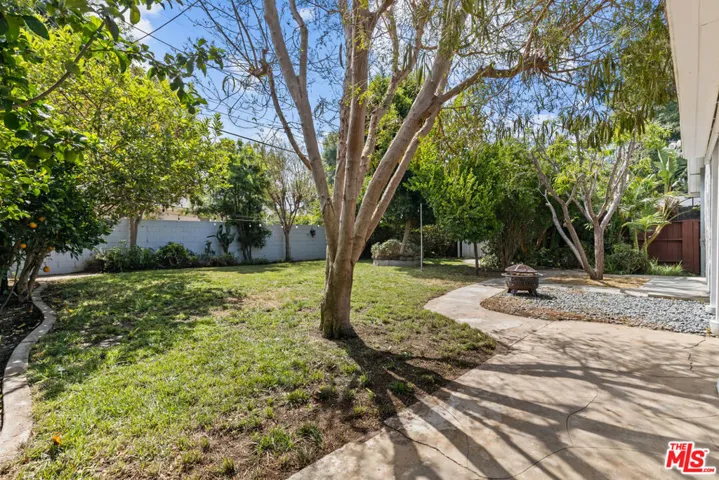 7048 Zelzah Avenue, Los Angeles, California 91335
