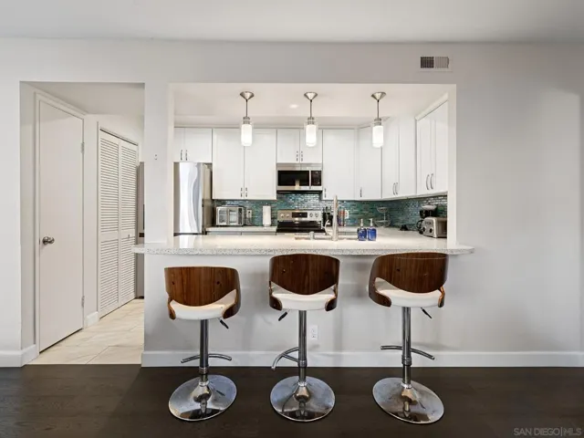4080 Rosenda 210, San Diego, California 92122