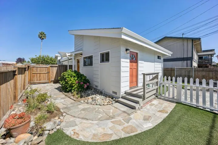 17th Avenue, Santa Cruz, California 95062