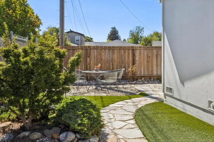17th Avenue, Santa Cruz, California 95062