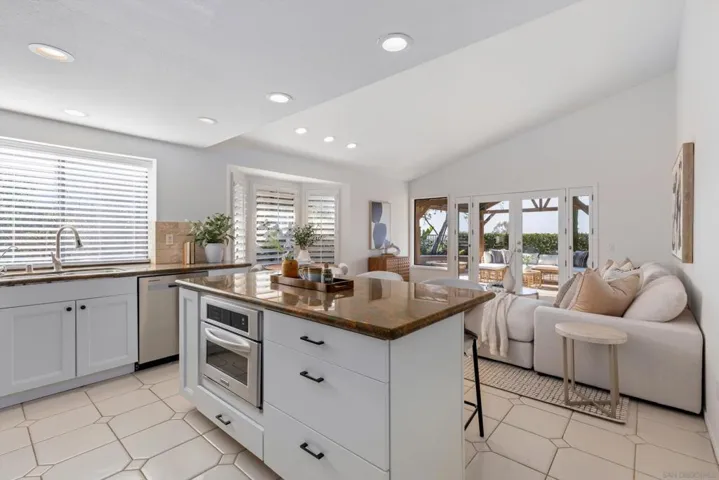 1854 Avenida Mimosa, Encinitas, California 92024