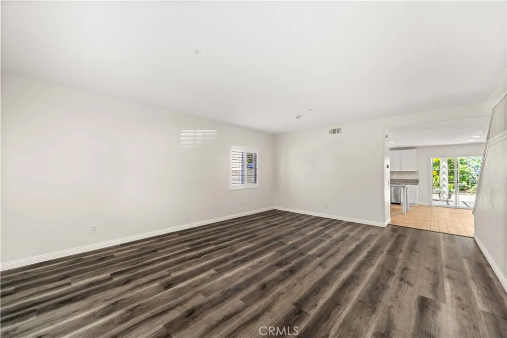Enterance and living room.