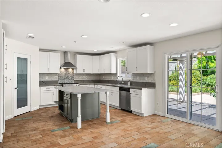 Recently remodeled kitchen wtih pantry.