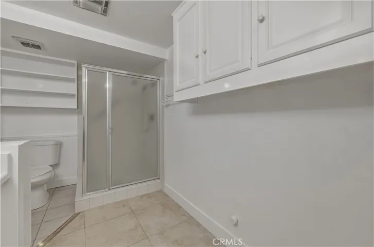 Large shower and extra storage