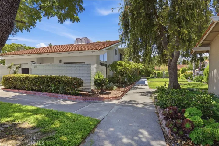 2022 Via Mariposa East B, Laguna Woods, California 92637
