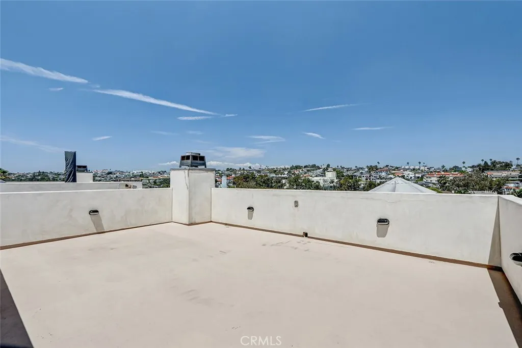 Generous roof top deck!