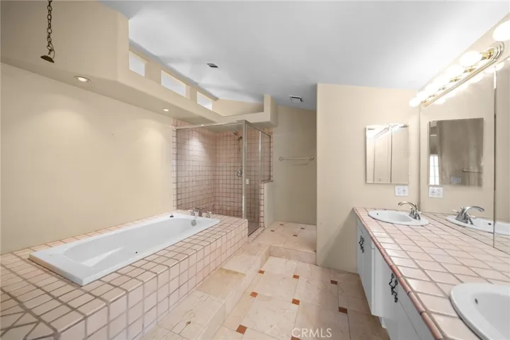 22320 Mission Circle 92, Chatsworth, California 91311