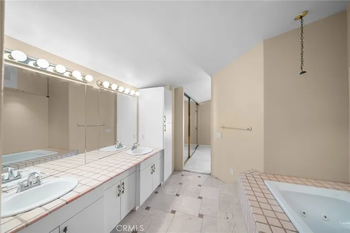 22320 Mission Circle 92, Chatsworth, California 91311