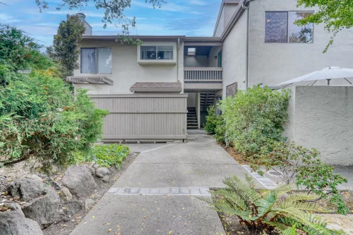 19220 Vineyard Lane, Saratoga, California 95070