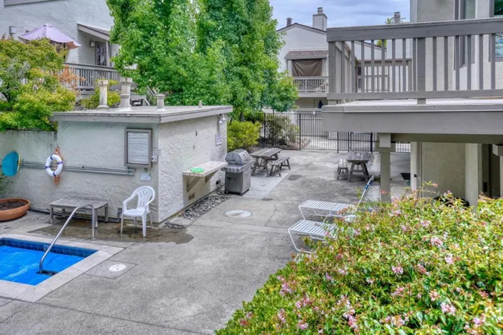 19220 Vineyard Lane, Saratoga, California 95070