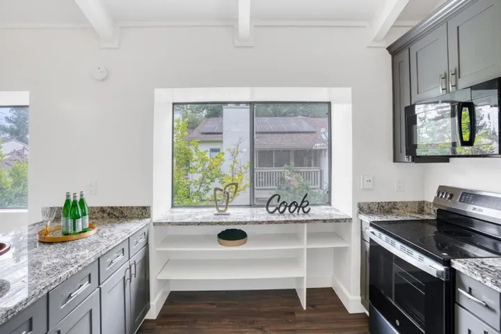 19220 Vineyard Lane, Saratoga, California 95070