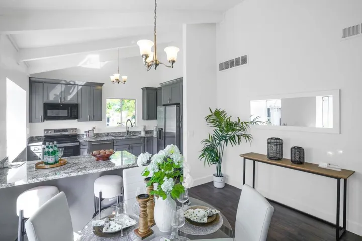 19220 Vineyard Lane, Saratoga, California 95070