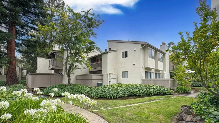 19220 Vineyard Lane, Saratoga, California 95070