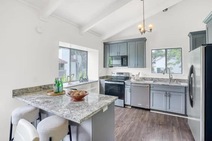 19220 Vineyard Lane, Saratoga, California 95070
