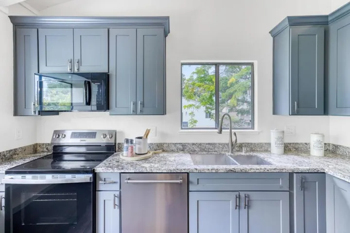 19220 Vineyard Lane, Saratoga, California 95070