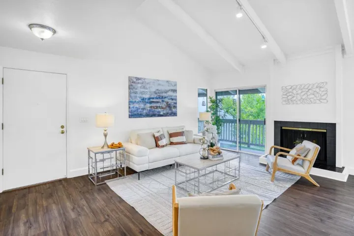 19220 Vineyard Lane, Saratoga, California 95070