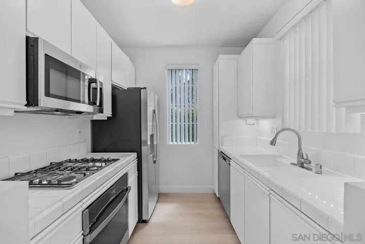 10921 Sabre Hill Dr 375, San Diego, California 92128