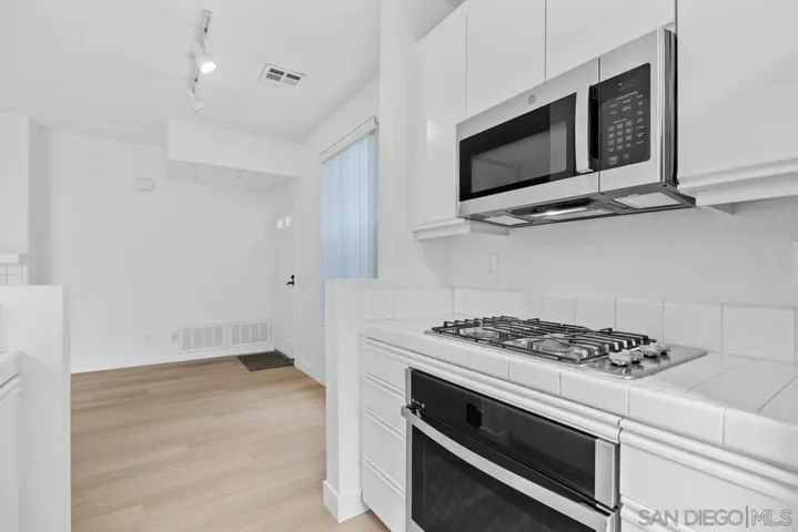 10921 Sabre Hill Dr 375, San Diego, California 92128