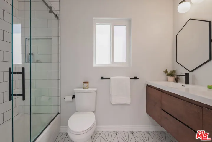 Upstairs Full Bath