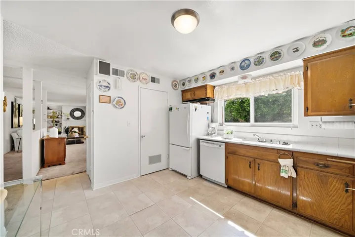 Walk-In Pantry and Breakfast Dining Area in Kitchen