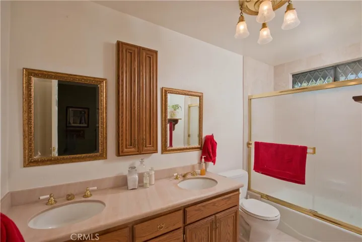Upstairs guest bathroom