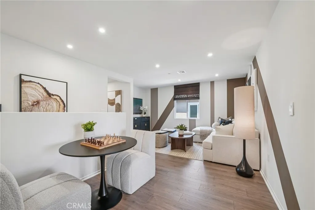 MODEL HOME