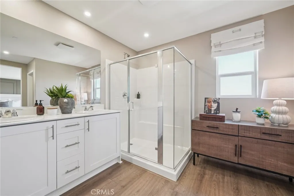 MODEL HOME
