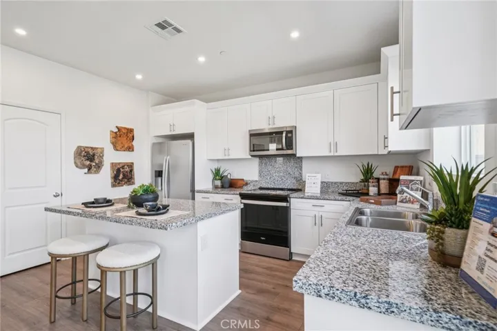 MODEL HOME