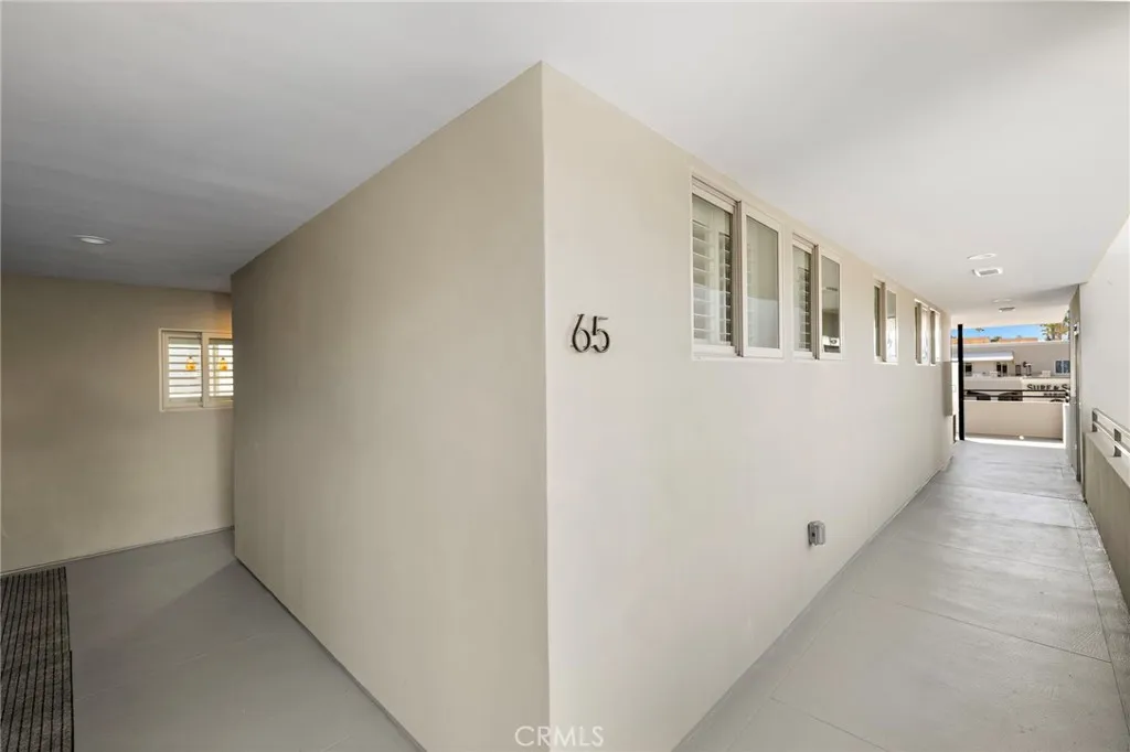 Top end, corner unit