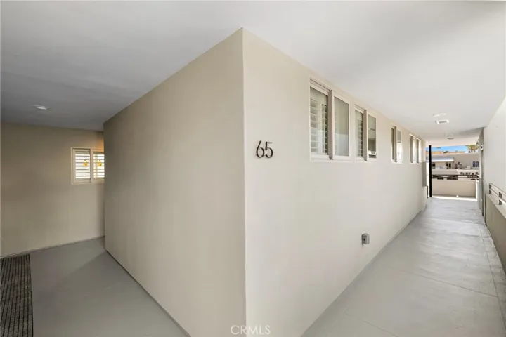 Top end, corner unit