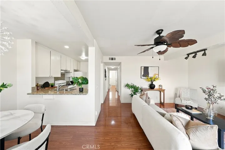 ENTRANCE TO LIVING AREA