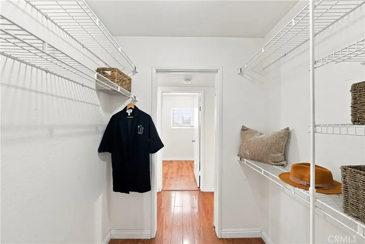 WALKIN CLOSET