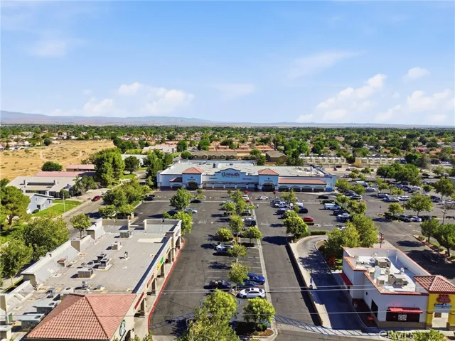 43731 8th Street E, Lancaster, California 93535