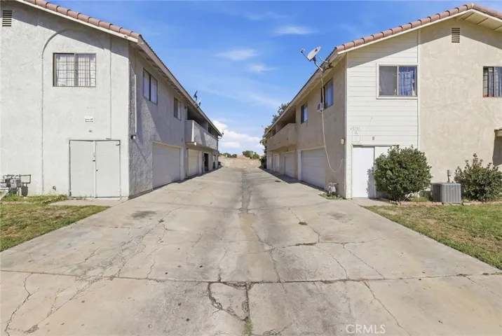 43731 8th Street E, Lancaster, California 93535