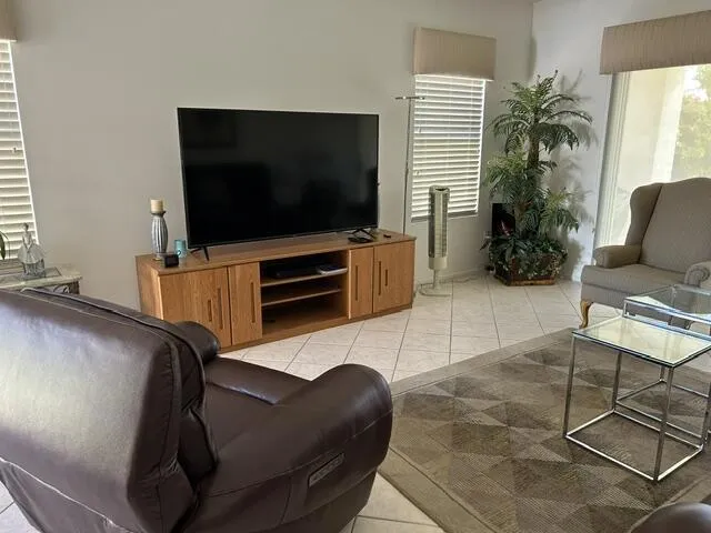 LR with TV LR with TV