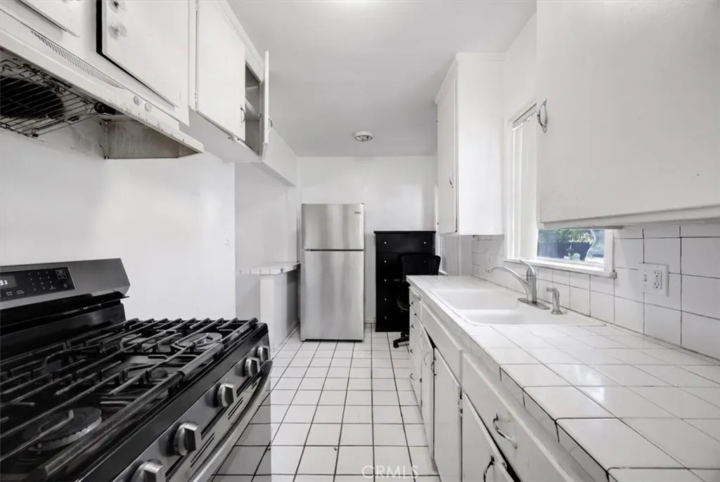 Unit B Kitchen