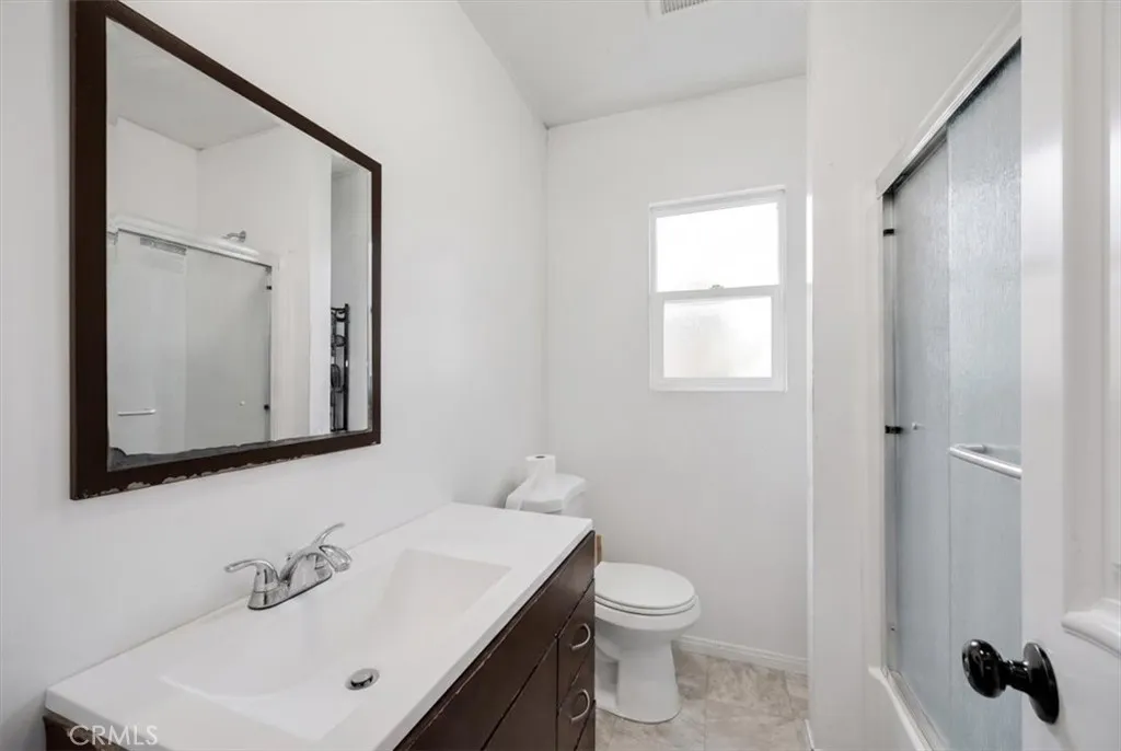 Unit B En-Suite Bathroom