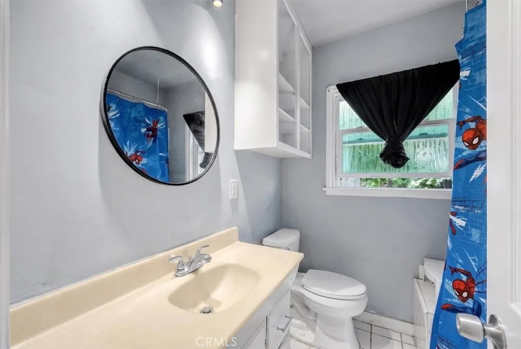 Unit A En-Suite bathroom