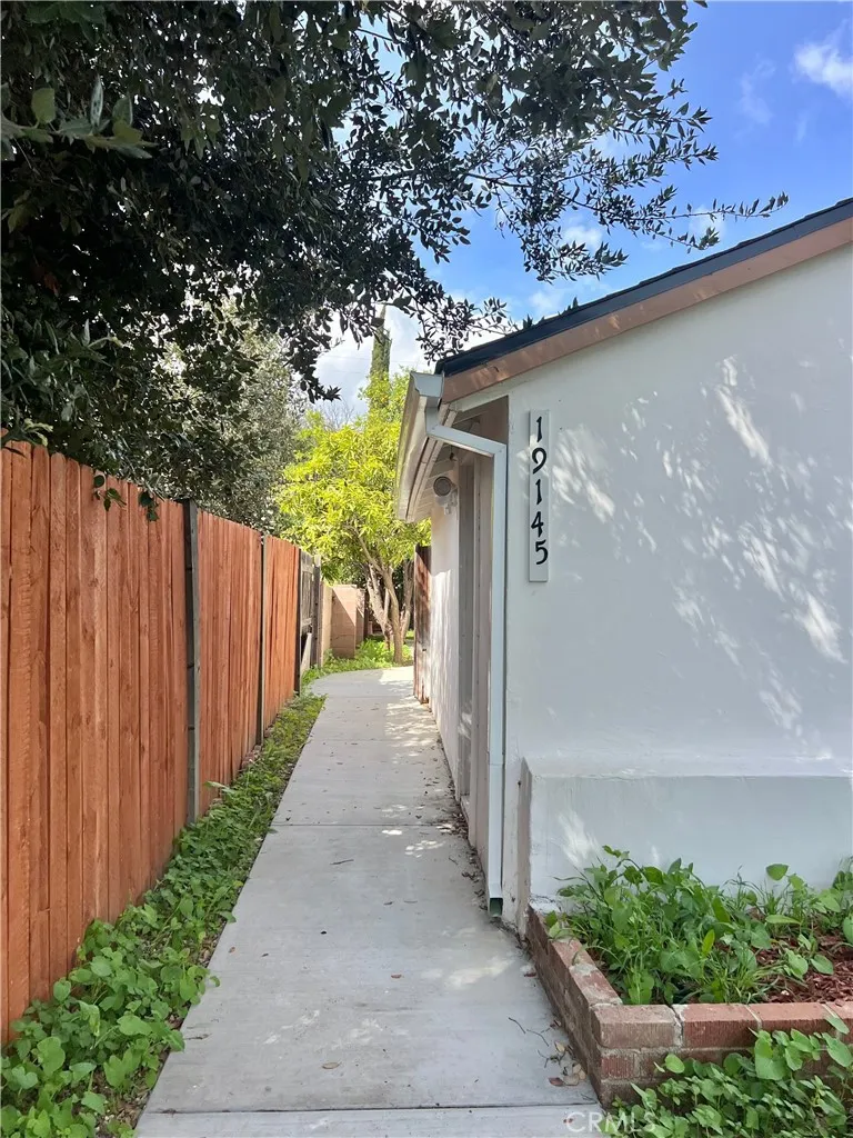 JADU ENTRANCE/PATHWAY