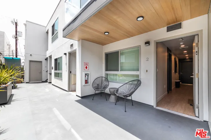 1743 Butler Avenue, Los Angeles, California 90025 — photo 4