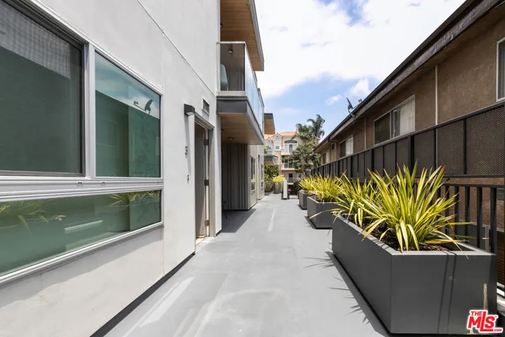 1743 Butler Avenue, Los Angeles, California 90025 — photo 5