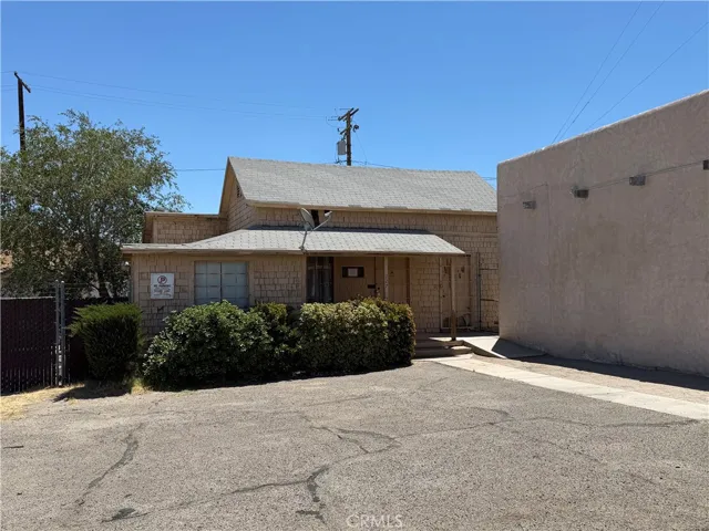 219 N 1st Avenue, Barstow, California 92311