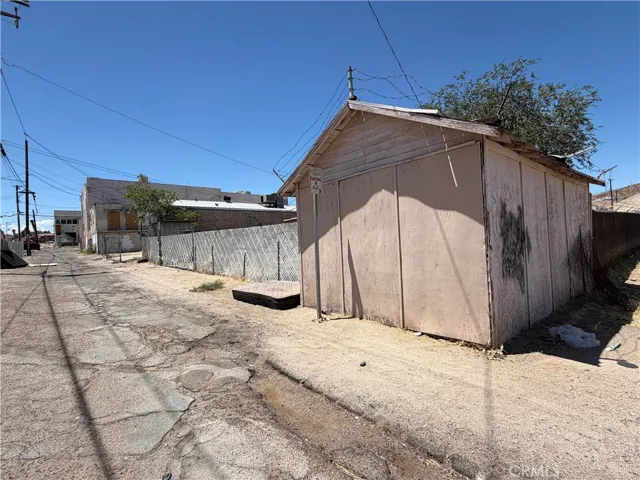 219 N 1st Avenue, Barstow, California 92311