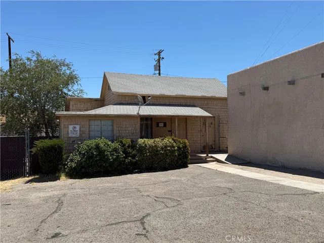 219 N 1st Avenue, Barstow, California 92311