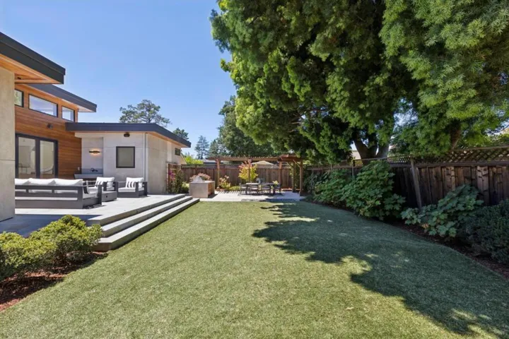 681 Springer Terrace, Los Altos, California 94024