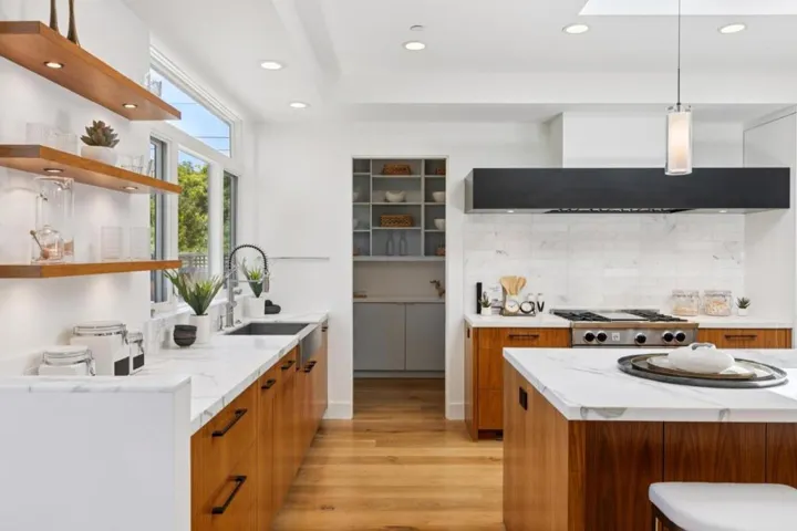 681 Springer Terrace, Los Altos, California 94024